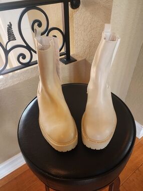 Time and Tru Cream Chunky Chelsea Booties